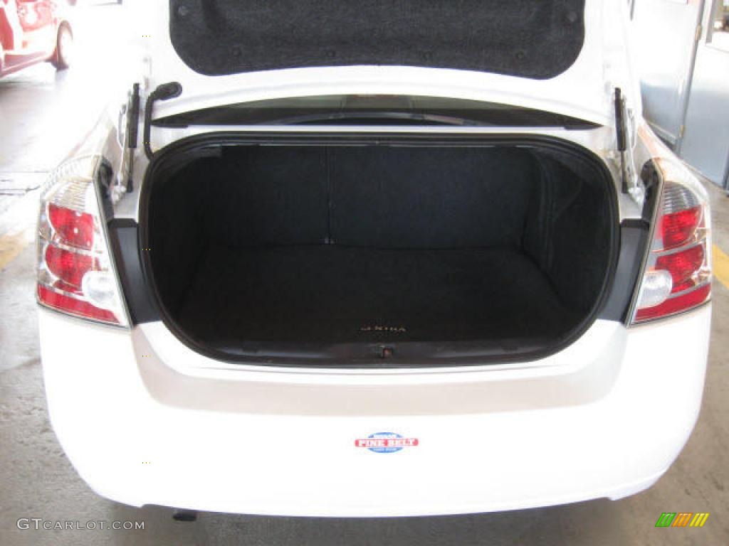 2008 Nissan Sentra 2.0 Trunk Photos