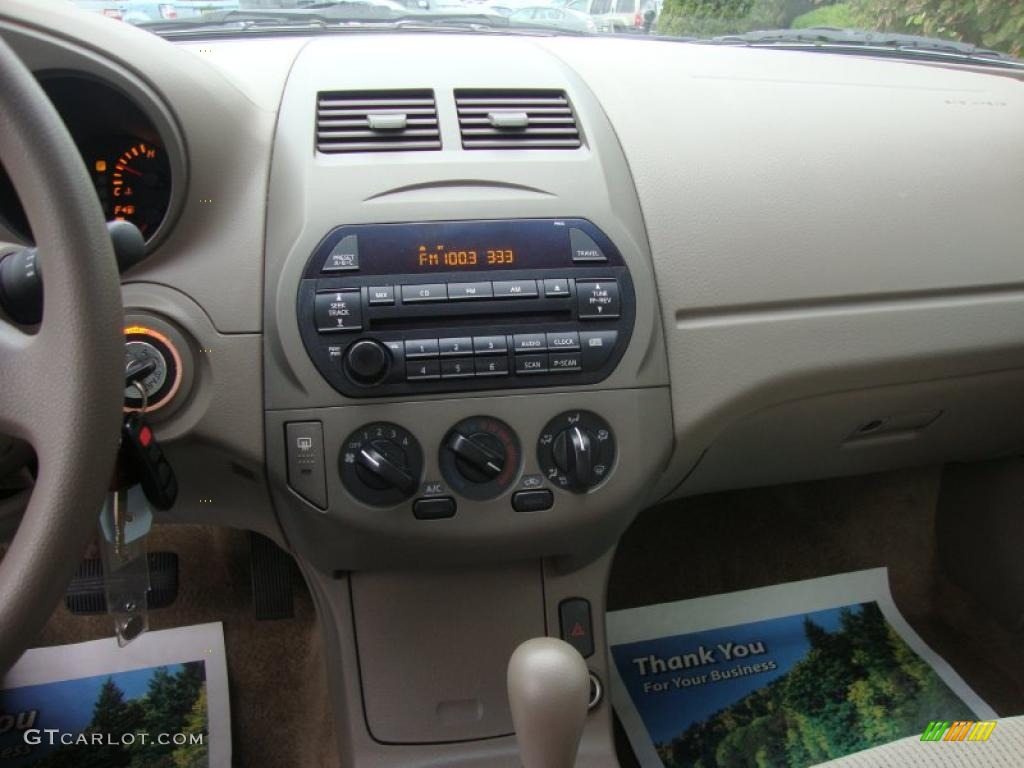 2002 Nissan Altima 2.5 S Controls Photo #38163357