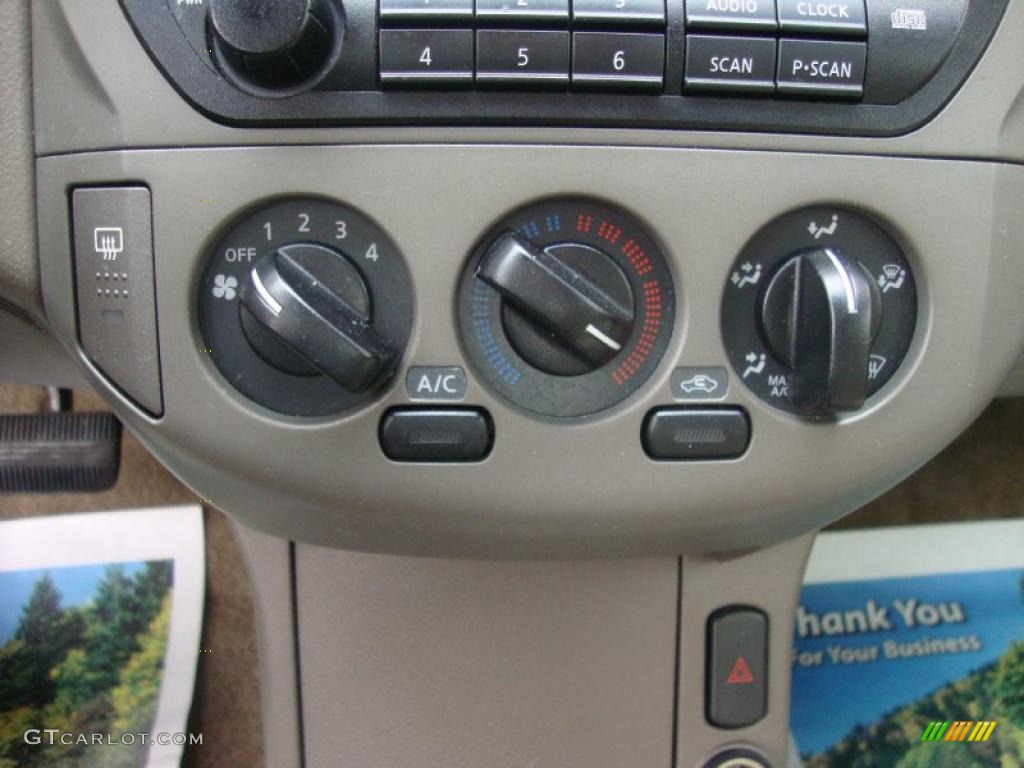 2002 Nissan Altima 2.5 S Controls Photo #38163377