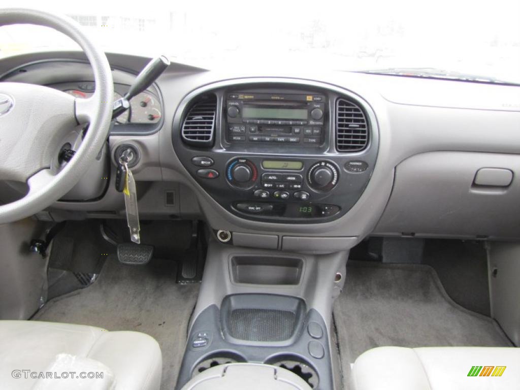 2003 Toyota Sequoia SR5 Controls Photo #38166050