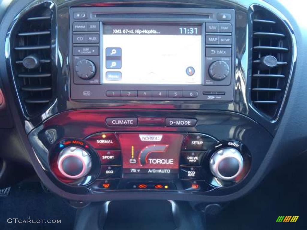 2011 Nissan Juke SL Controls Photo #38170600