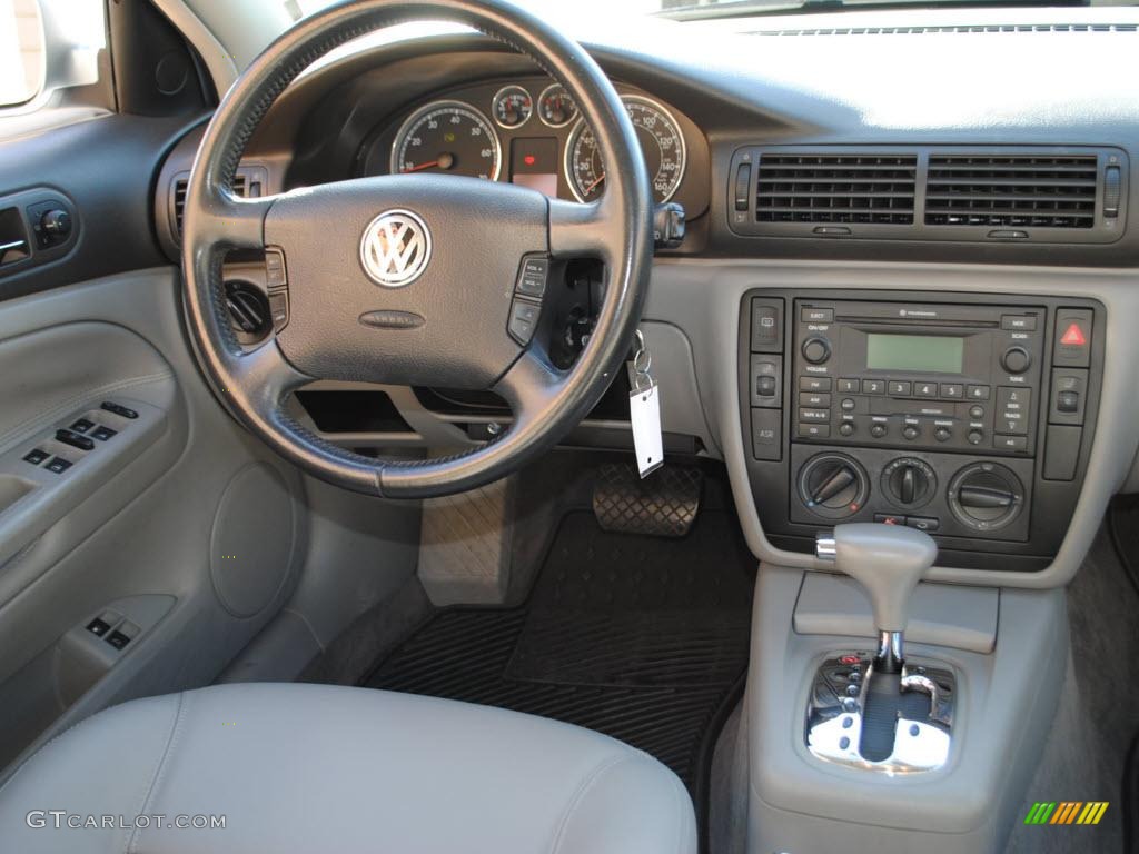 2003 Volkswagen Passat GLS Wagon Controls Photo #38171217