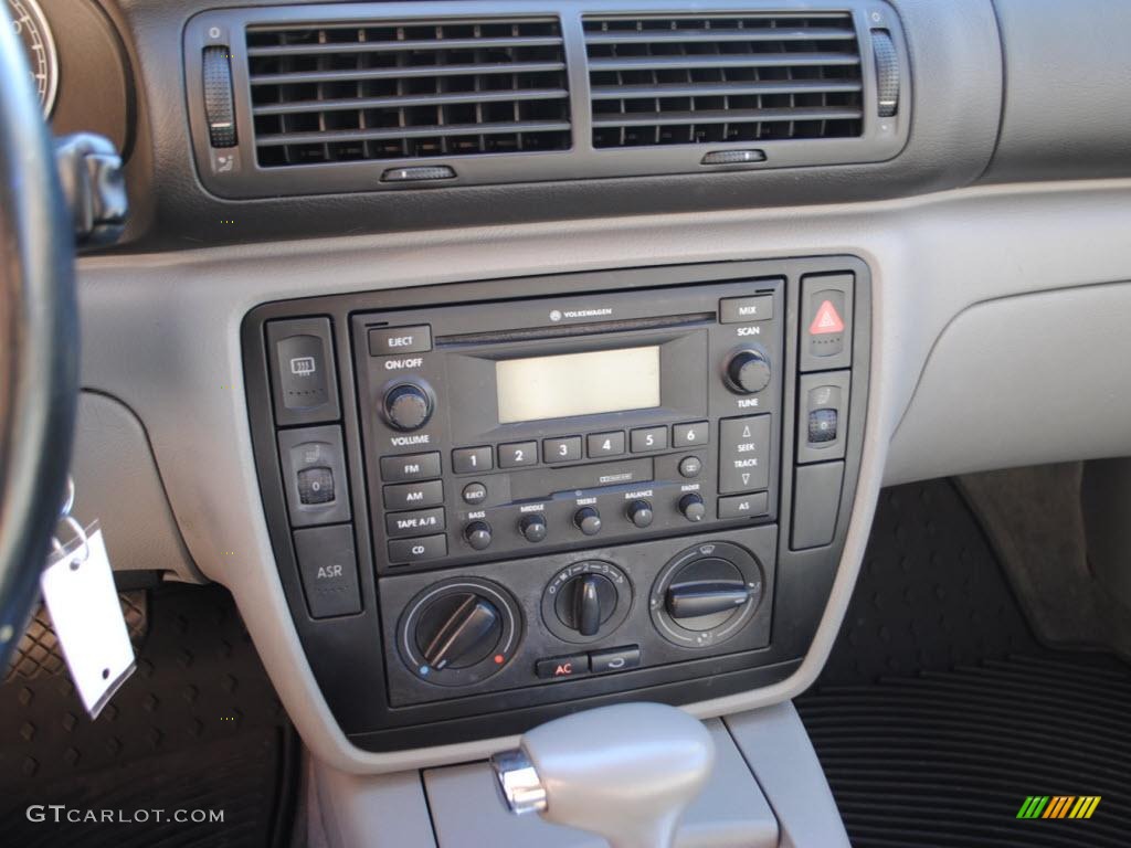 2003 Volkswagen Passat GLS Wagon Controls Photo #38171280