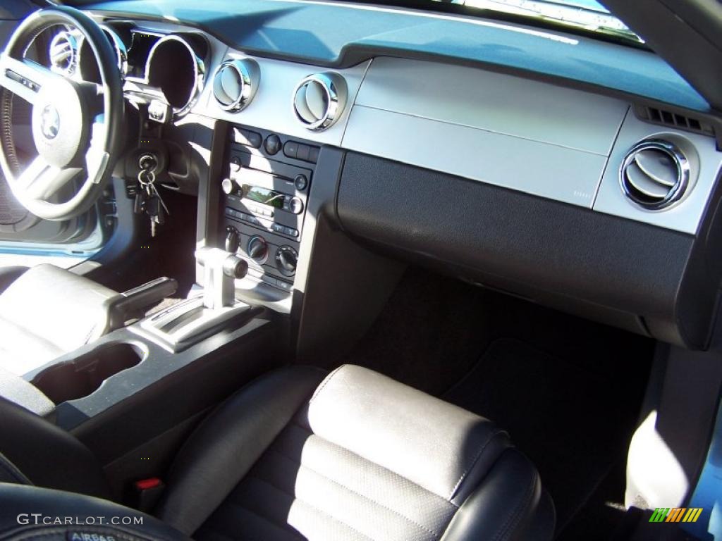 2006 Mustang GT Premium Convertible - Windveil Blue Metallic / Dark Charcoal photo #7