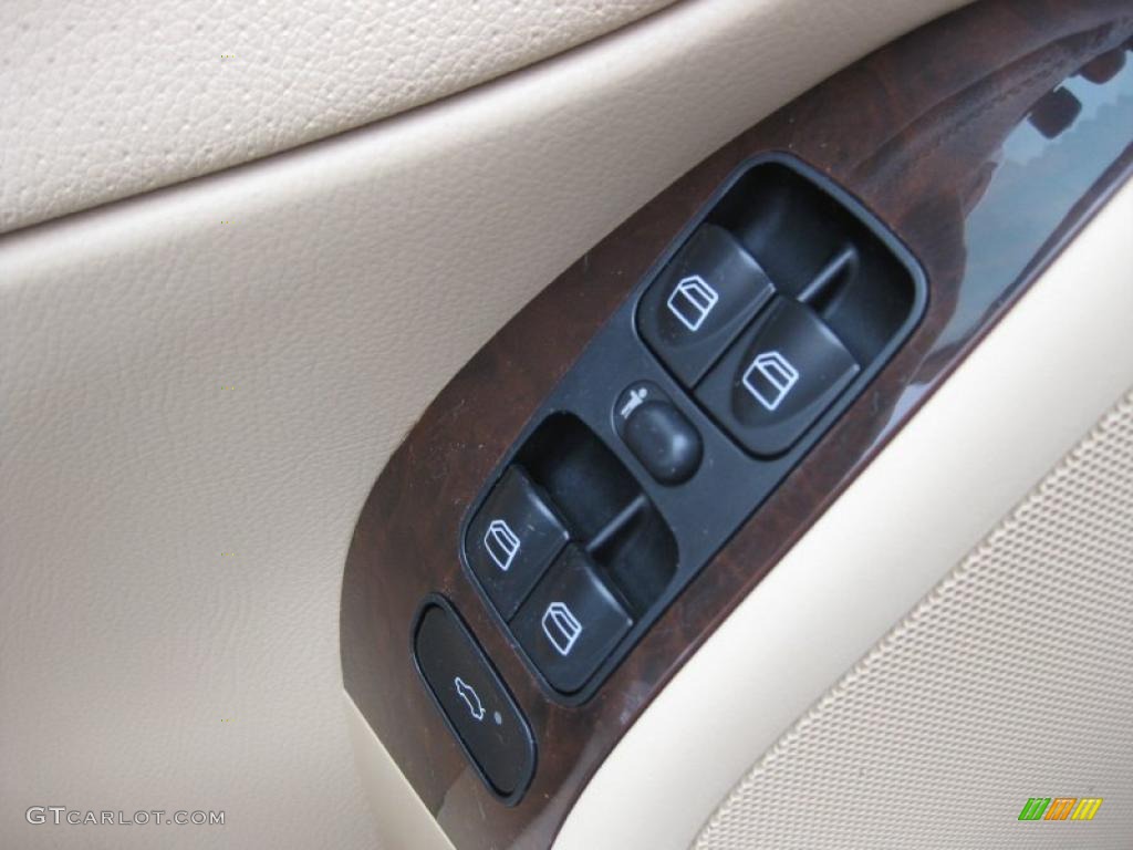 2002 Mercedes-Benz C 320 Sedan Controls Photo #38172428