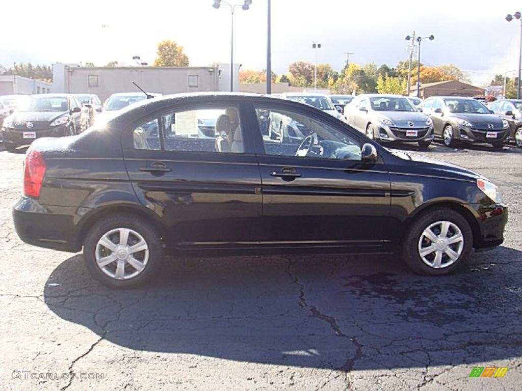 2006 Accent GLS Sedan - Ebony Black / Beige photo #2