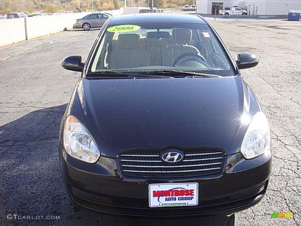2006 Accent GLS Sedan - Ebony Black / Beige photo #7