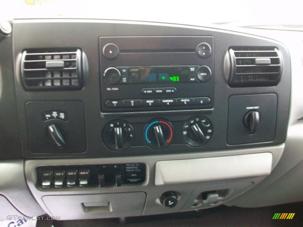 2007 Ford F350 Super Duty XLT Crew Cab 4x4 Controls Photo #38173912