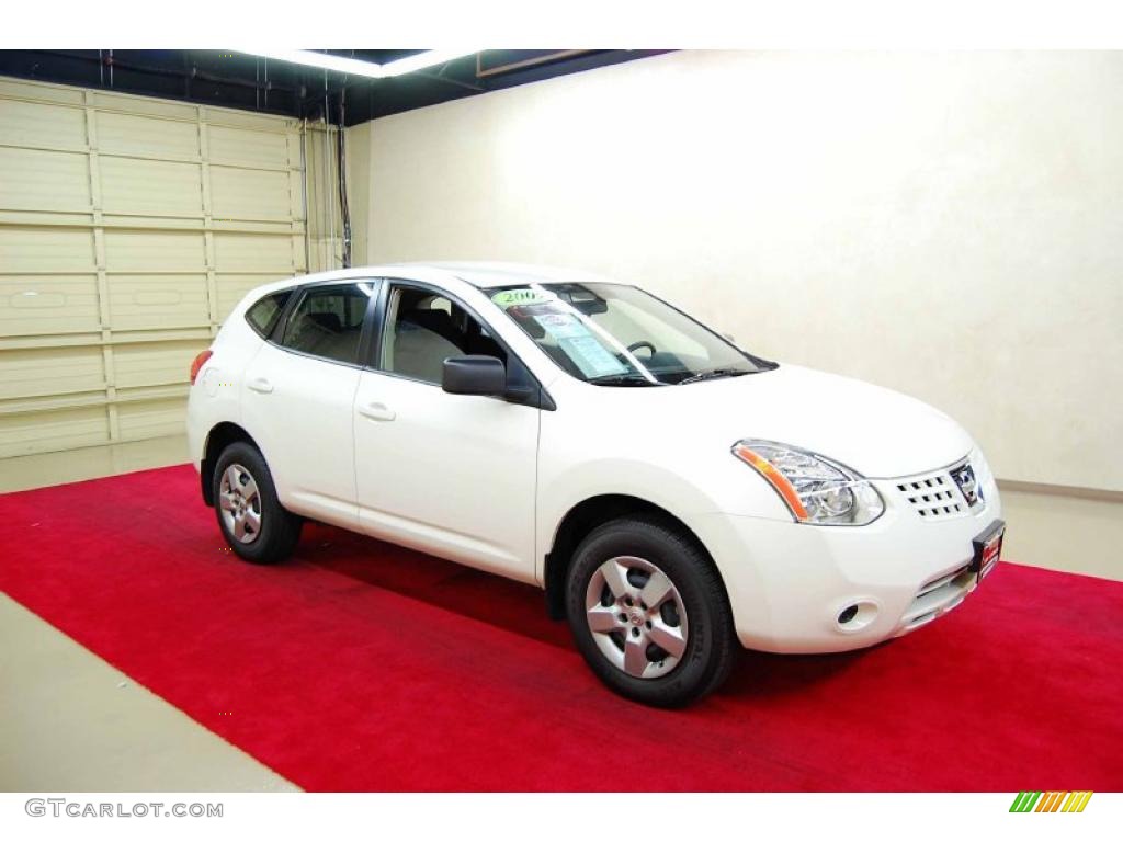 Phantom White Nissan Rogue