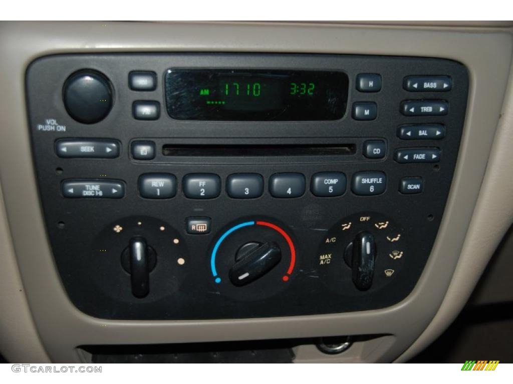 2004 Ford Taurus SE Sedan Controls Photo #38174996