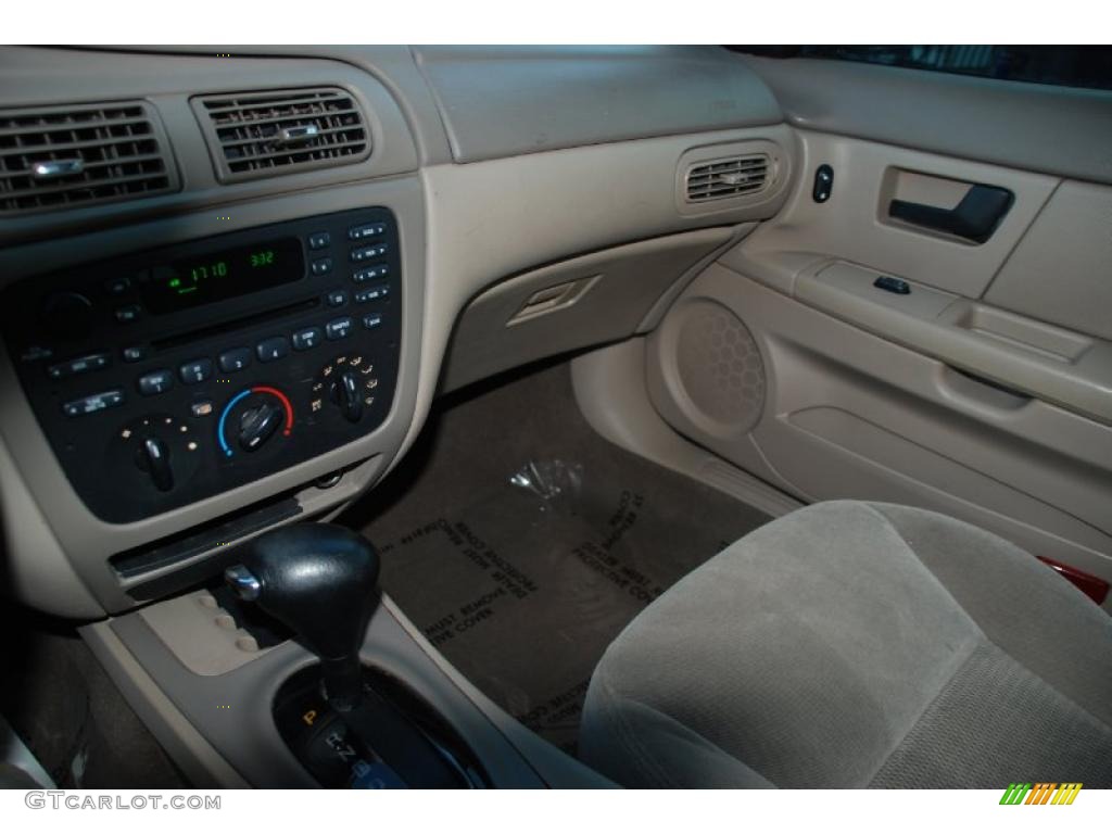 2004 Taurus SE Sedan - Gold Ash Metallic / Medium Parchment photo #14