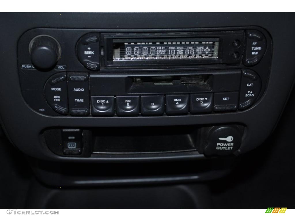 2005 Dodge Neon SE Controls Photo #38177060