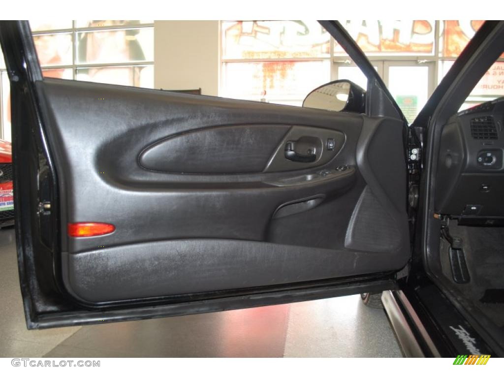 Ebony Black Interior 2004 Chevrolet Monte Carlo Intimidator SS Photo #38177908