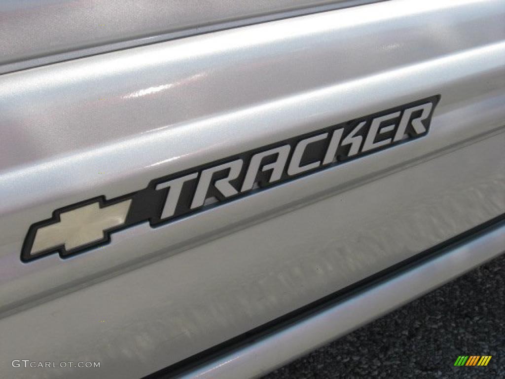 2003 Chevrolet Tracker LT 4WD Hard Top Marks and Logos Photo #38179624