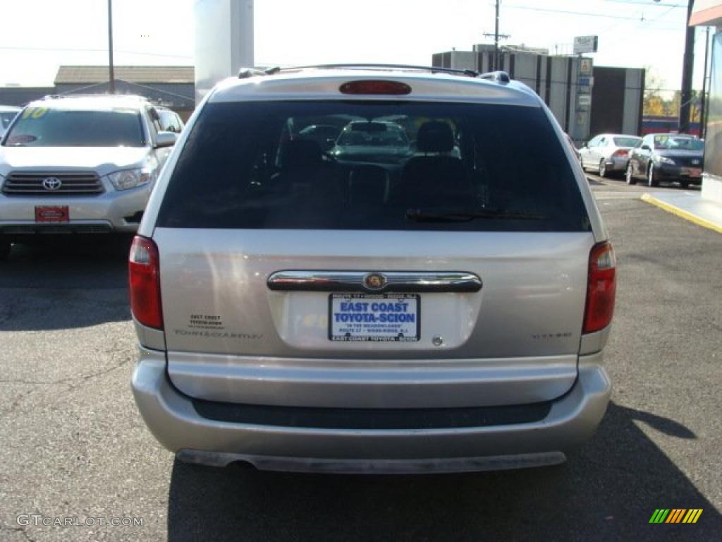 2006 Town & Country Touring - Bright Silver Metallic / Medium Slate Gray photo #5