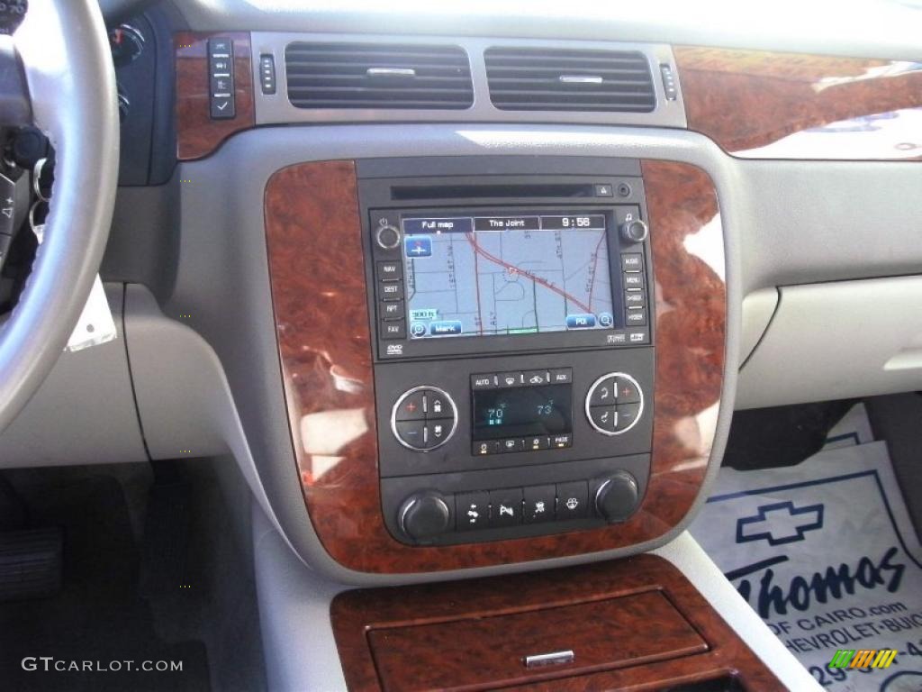2008 Chevrolet Suburban 1500 LTZ Controls Photo #38186000