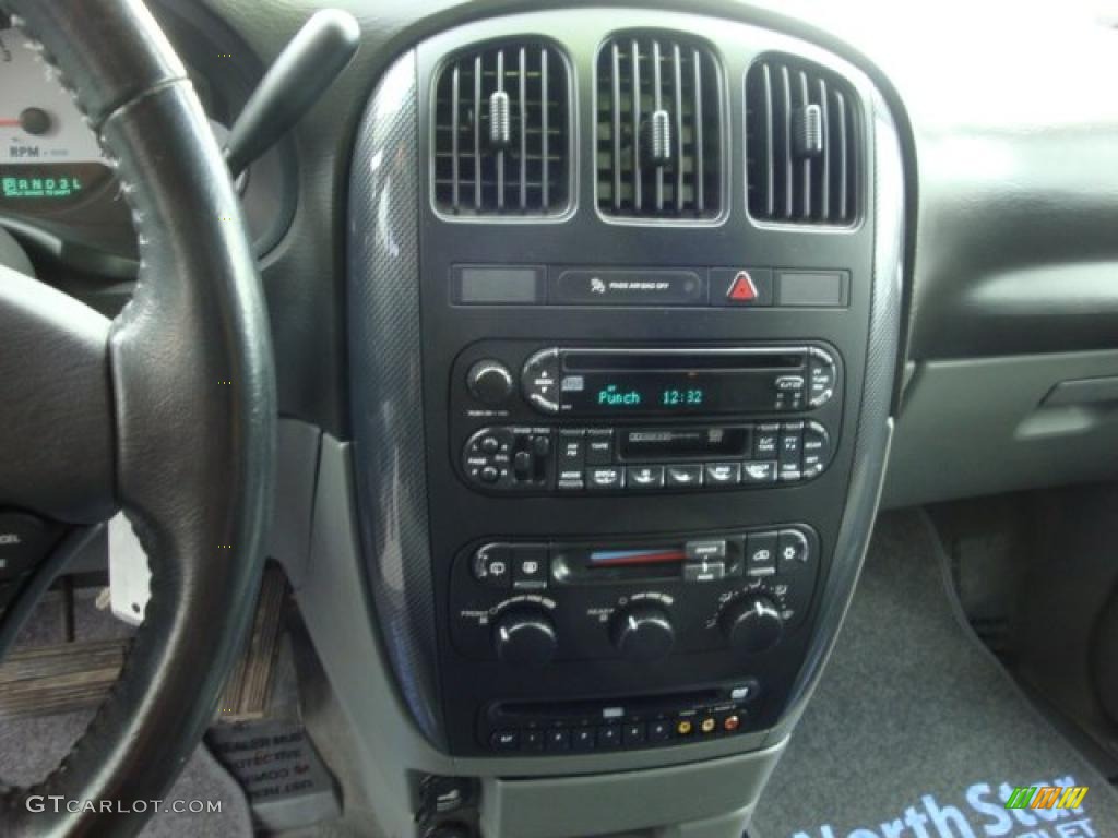 2005 Dodge Grand Caravan SXT Controls Photo #38188760