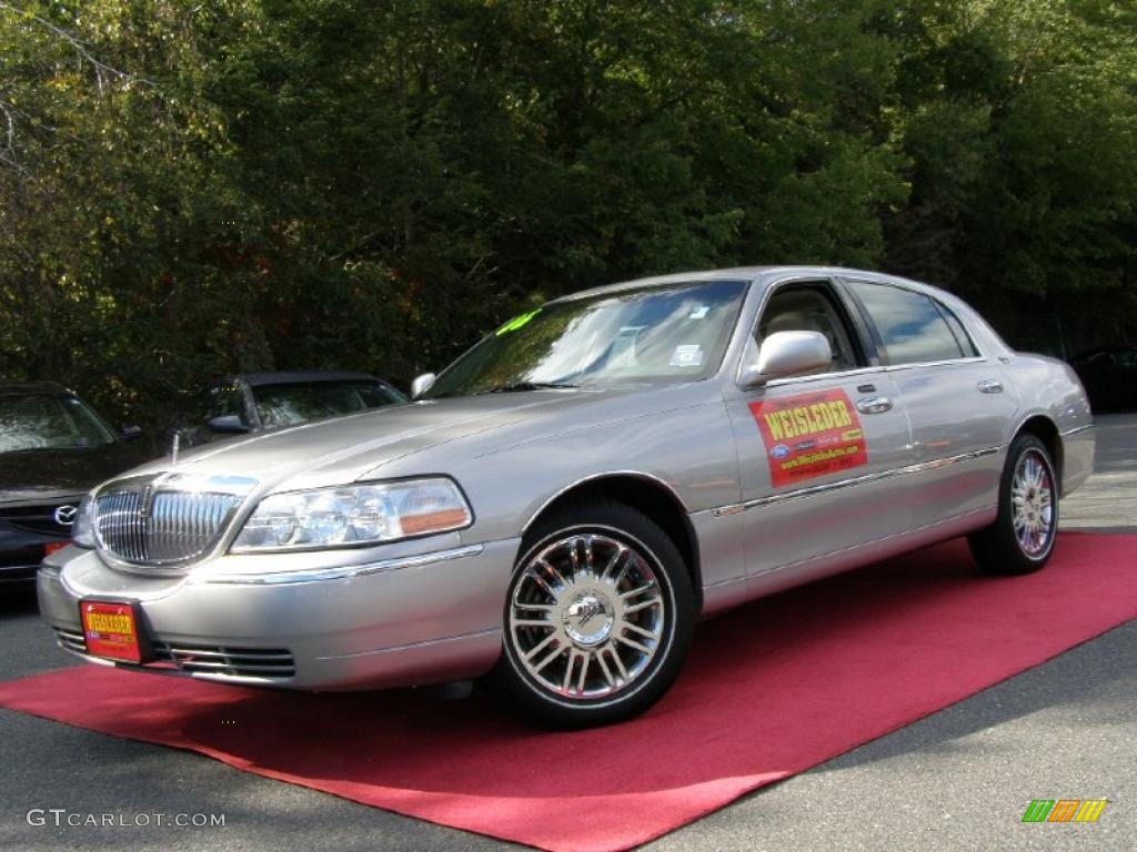 Silver Birch Metallic Lincoln Town Car