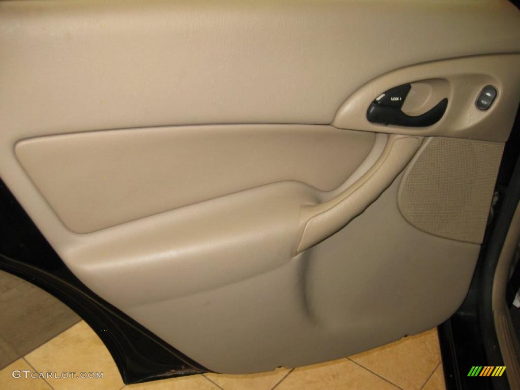 Medium Parchment Interior 2002 Ford Focus ZTS Sedan Photo #38199972