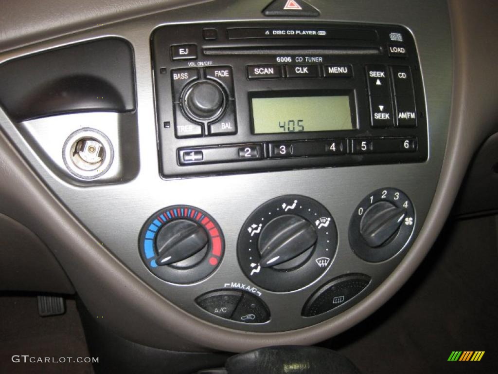 2002 Ford Focus ZTS Sedan Controls Photo #38200056