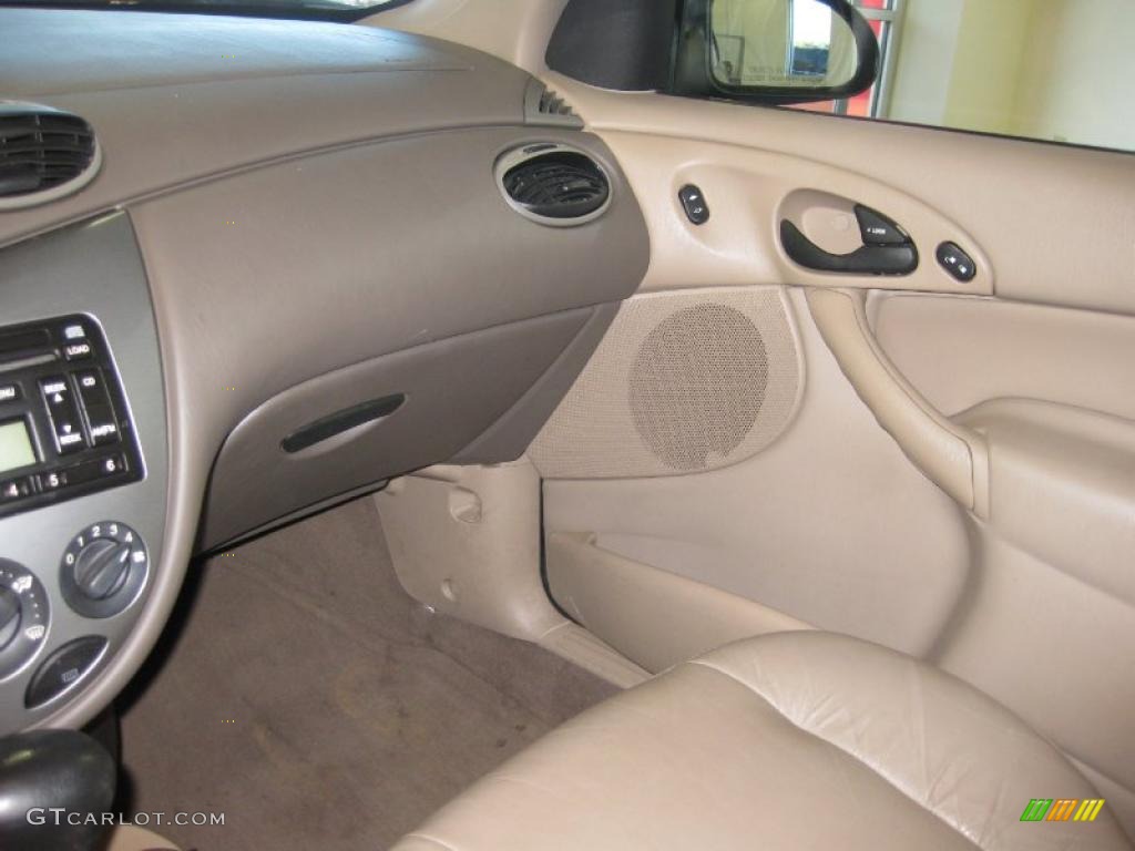 Medium Parchment Interior 2002 Ford Focus ZTS Sedan Photo #38200088