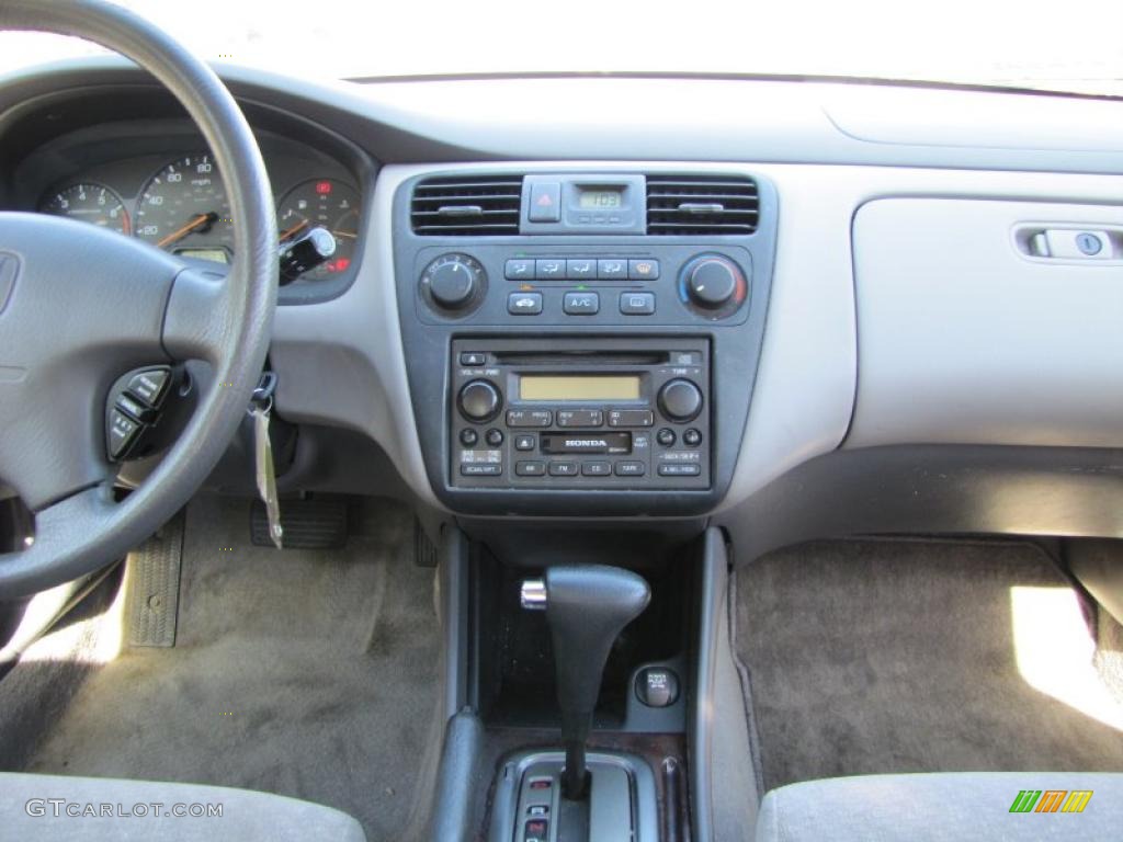 2002 Honda Accord SE Sedan Quartz Gray Dashboard Photo #38200448