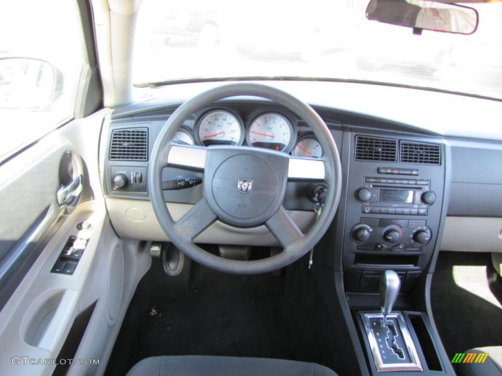 2007 Dodge Magnum SE Dark Slate Gray/Light Graystone Steering Wheel Photo #38200720