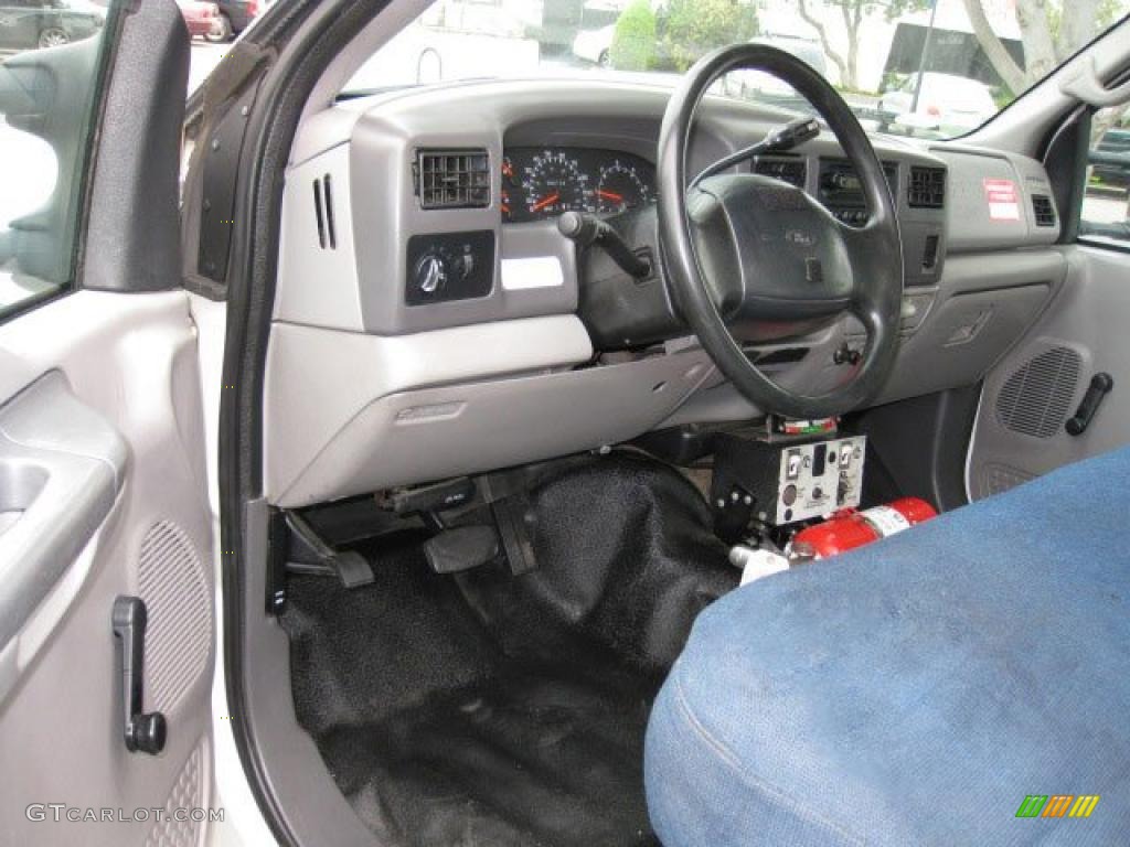 Medium Graphite Interior 1999 Ford F450 Super Duty XL Regular Cab Chassis Bucket Truck Photo #38201136