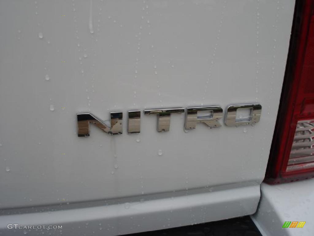 2011 Dodge Nitro Heat Marks and Logos Photo #38201611