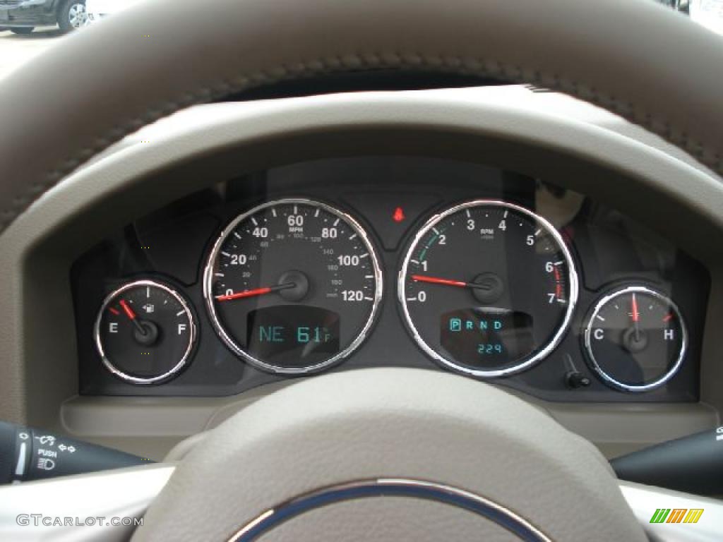 2011 Jeep Liberty Limited Gauges Photo #38202024