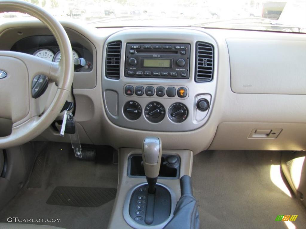 2005 Ford Escape Limited Medium/Dark Pebble Beige Dashboard Photo #38203080