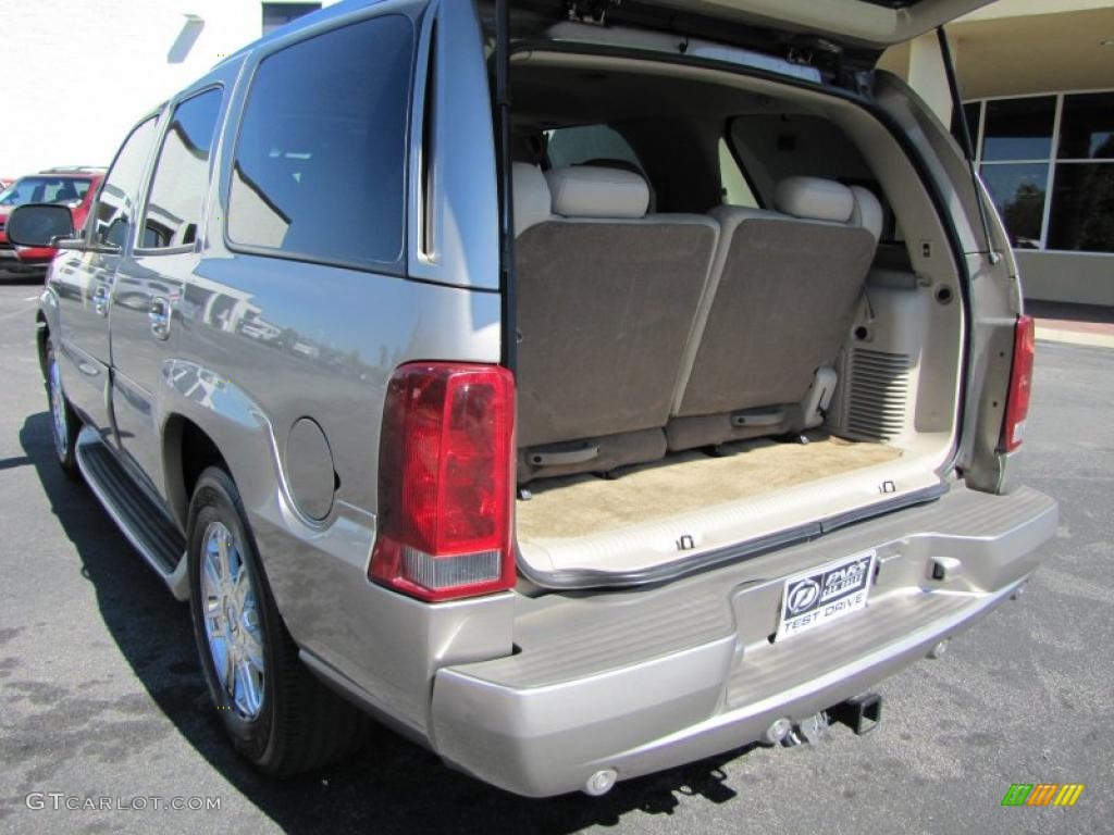 2002 Cadillac Escalade Standard Escalade Model Trunk Photo #38203304