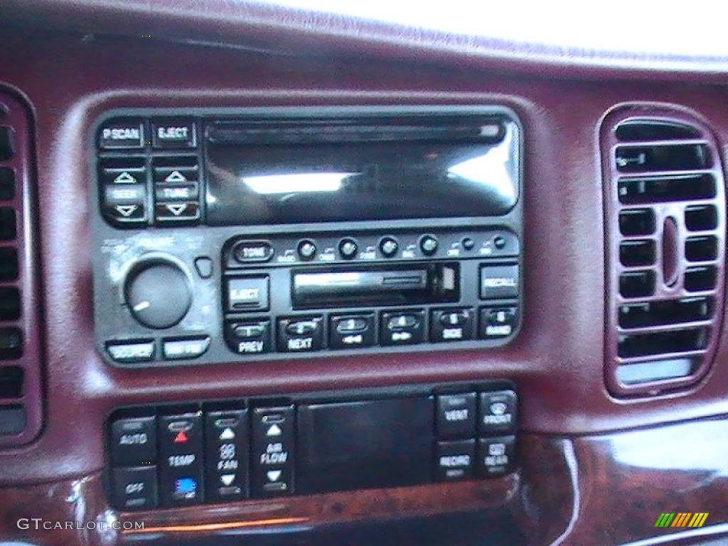 1998 Buick Park Avenue Standard Park Avenue Model Controls Photo #38203660