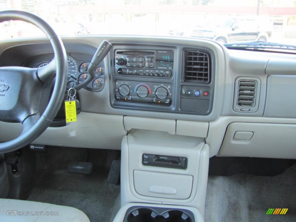 2000 Chevrolet Suburban 1500 LT Controls Photo #38204124