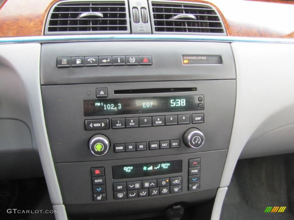 2006 Buick LaCrosse CXS Controls Photo #38206292
