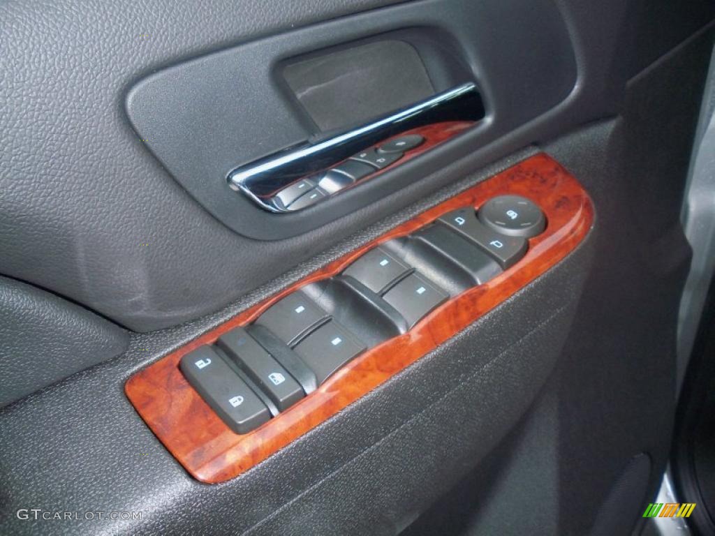2011 Chevrolet Tahoe LS 4x4 Controls Photo #38207792