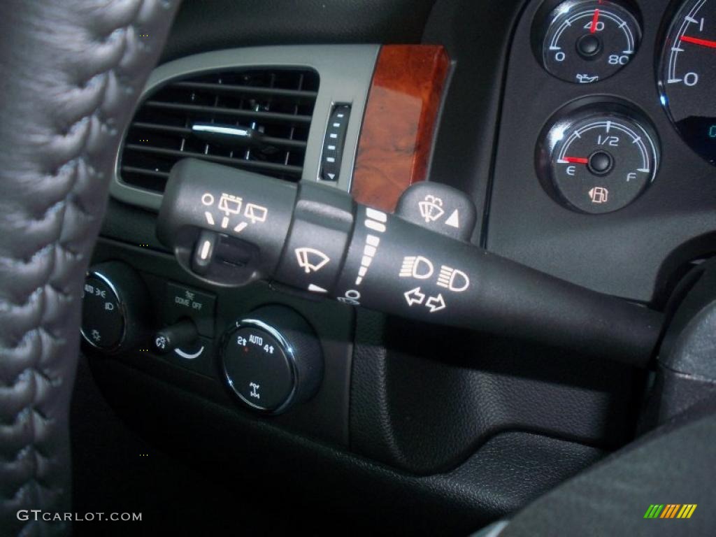 2011 Chevrolet Tahoe LS 4x4 Controls Photo #38208004