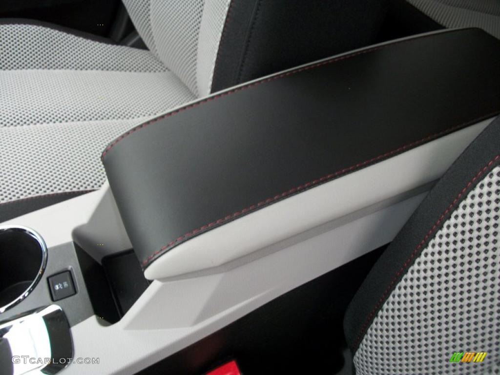 Light Titanium/Jet Black Interior 2011 Chevrolet Equinox LT AWD Photo #38209360