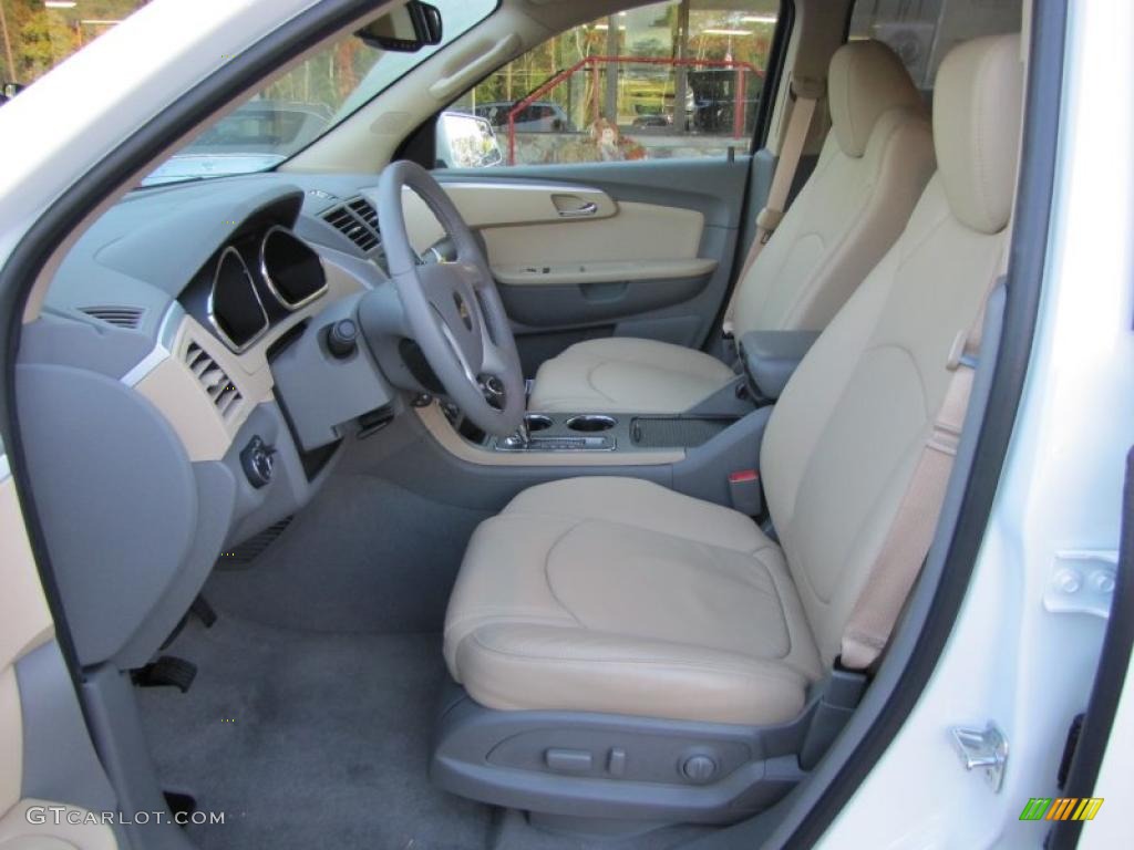 Cashmere/Ebony Interior 2011 Chevrolet Traverse LT Photo #38211080