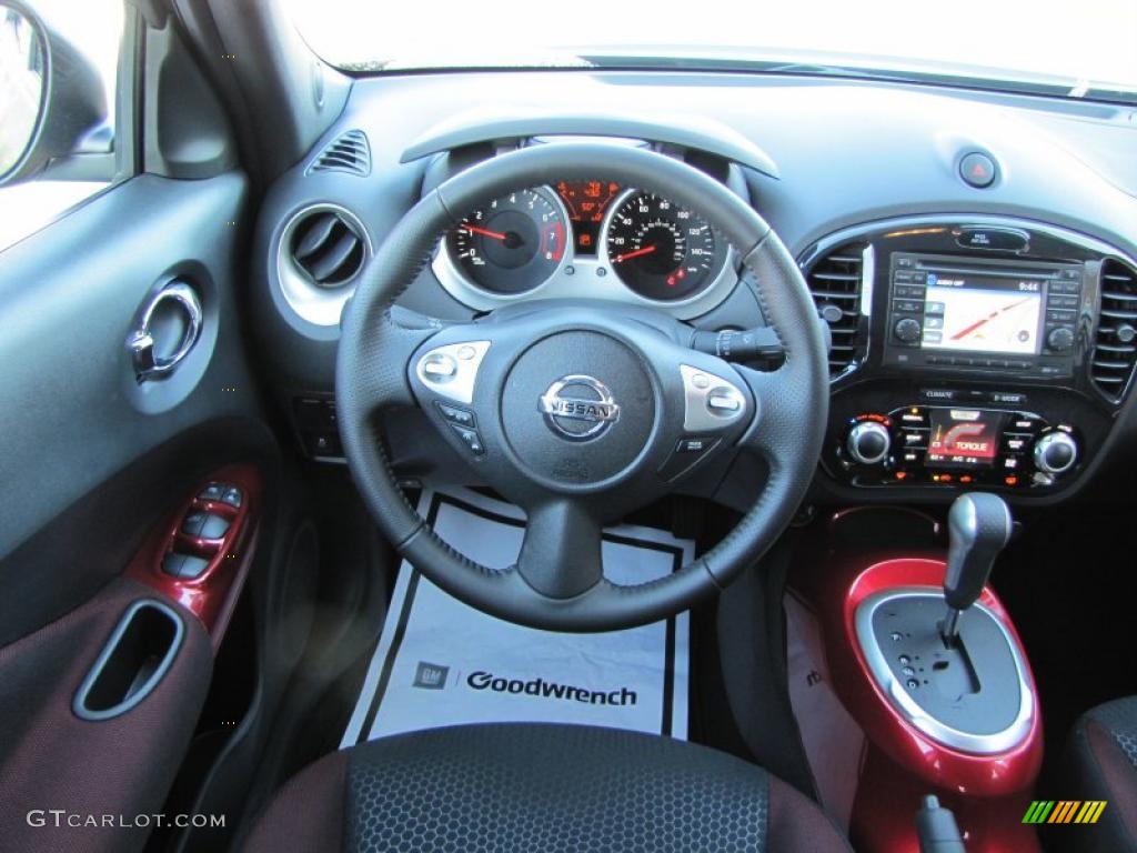 2011 Nissan Juke SV Black/Red w/Red Trim Steering Wheel Photo #38212036