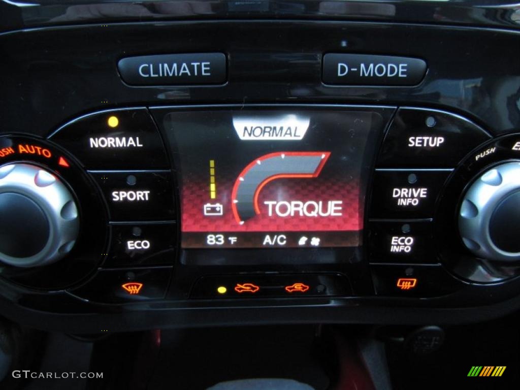 2011 Nissan Juke SV Controls Photo #38212088