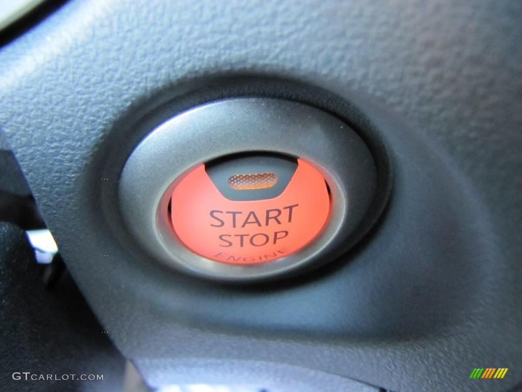 2011 Nissan Juke SV Controls Photo #38212116