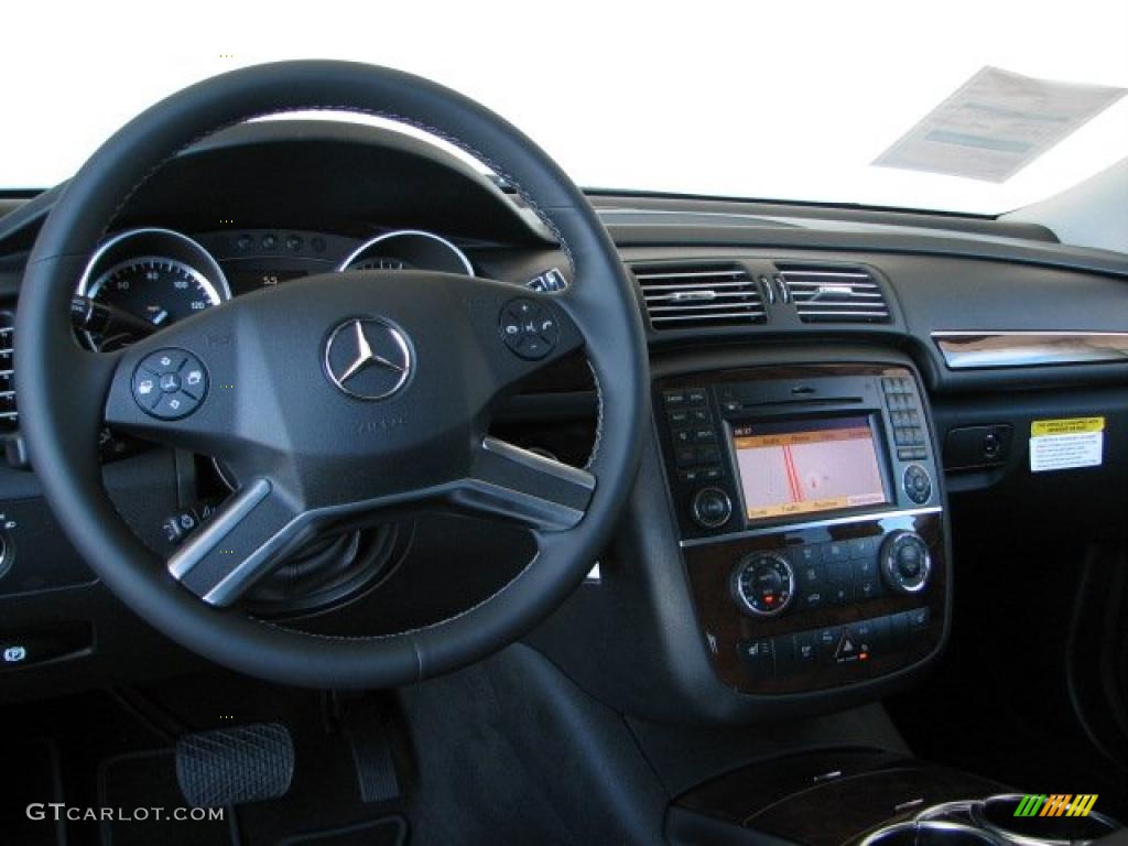 2011 Mercedes-Benz R 350 4Matic Black Dashboard Photo #38212920