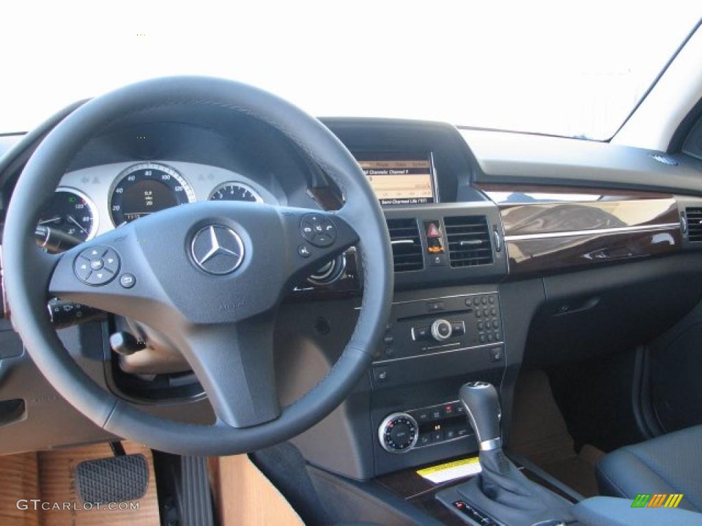 2011 Mercedes-Benz GLK 350 4Matic Black Dashboard Photo #38213100