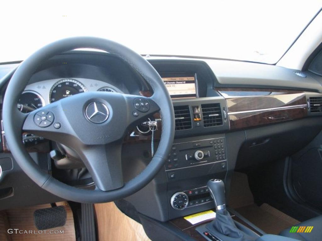 2011 Mercedes-Benz GLK 350 4Matic Black Dashboard Photo #38213224
