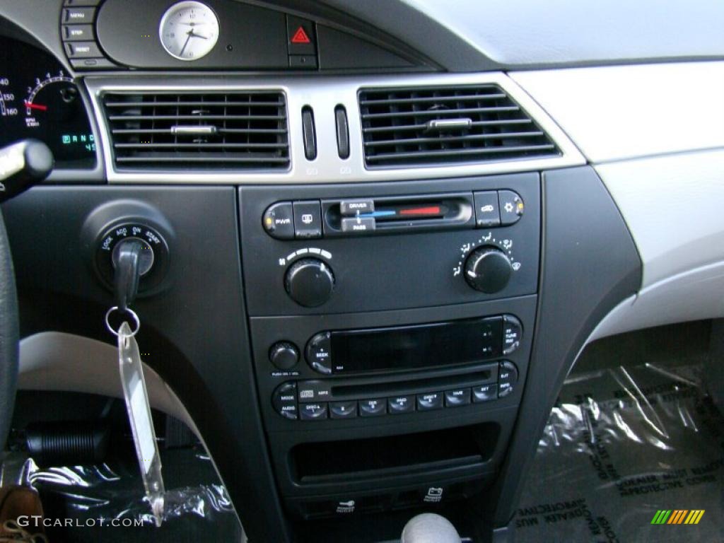 2008 Chrysler Pacifica LX AWD Controls Photo #38213752