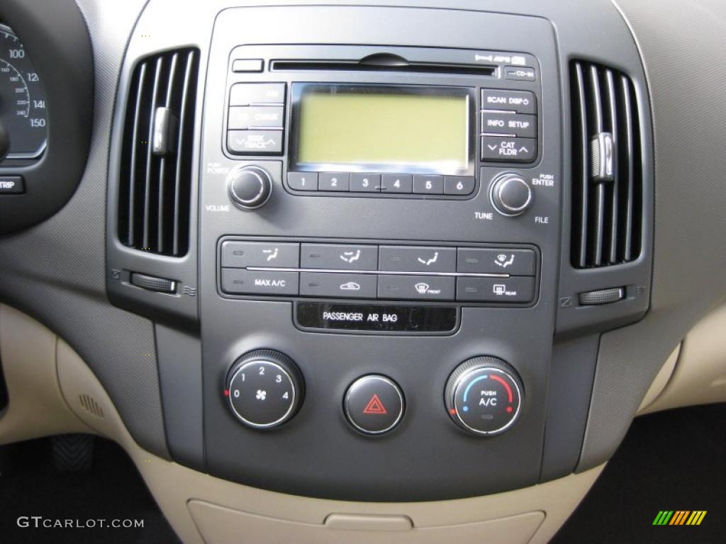 2011 Hyundai Elantra Touring SE Controls Photo #38213812