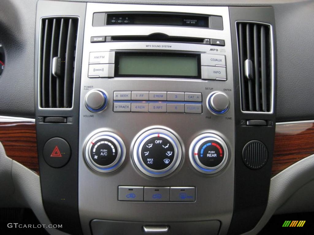 2011 Hyundai Veracruz GLS Controls Photo #38214752