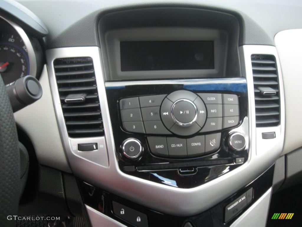 2011 Chevrolet Cruze LS Controls Photo #38216356