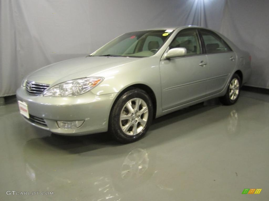 2005 Camry XLE - Mineral Green Opalescent / Gray photo #1